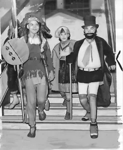 Foto de prensa de Halloween 1938 truco o trato - Imagen 1 de 2