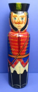 Russischer Holz Flaschenhalter Soldat lackiert bemalt verziert 12" x 3-1/4" Vintage - Bild 1 von 17