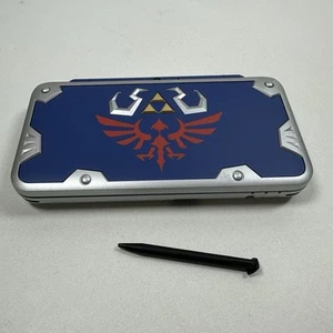 New Nintendo 2DS XL Hylian Shield Edition Legend of Zelda A Link Between Worlds - Picture 1 of 15