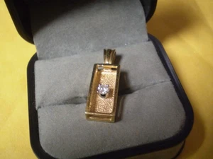 Ciondolo solitario donna in oro giallo 14 kt con diamanti 3,3 grammi - Foto 1 di 4