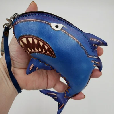 Bolso con cremallera de cuero para regalo amante de los tiburones hecho a mano muñequera única monedero océano Foto 1 de 4