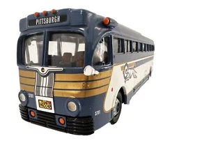 YELLOW COACH 743 GREYHOUND- PITTSBURGH- VINTAGE BUS LINES 1:50 CORGI US53909 - Picture 1 of 8