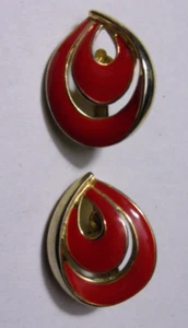 Pendientes estilo clip vintage esmalte rojo y tono dorado - Trifari - Imagen 1 de 4