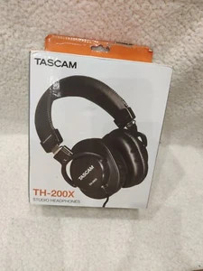 TASCAM TH-200X Studio Headphones - Excellent Condition in Box - Picture 1 of 4
