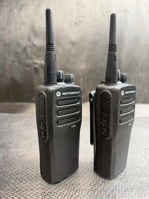*Lote de 2* Batería de radio bidireccional Motorola AAH01QDC9JC2AN CP200d 403-470 MHz + ANT Foto 1 de 4