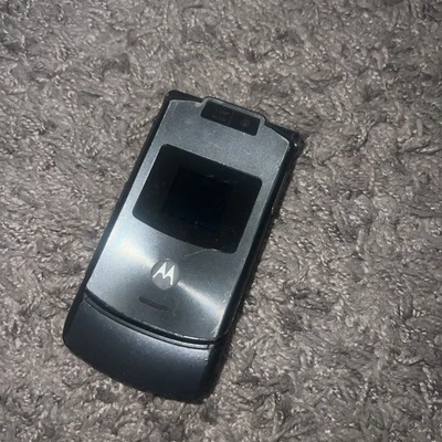 Motorola RAZR V3 银色 — 第 1/2 张图片