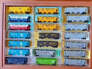 COLLECTION OF VINTAGE N-SCALE 3-BAY COVERED HOPPERS - 21 AVAILABLE - Picture 1 of 1