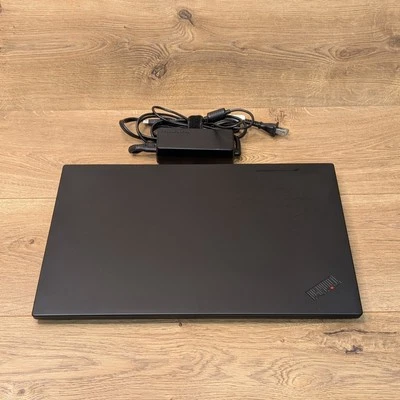 Lenovo ThinkPad P1 Gen 1 15.6" i5-8400H 2.50GHz 16GB 256GB SSD Quadro P1000 Foto 1 de 4