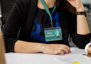 PTSD Behindertenbewusstsein Personalausweis mit passendem Schlüsselband versteckter Gesundheitszustand - Bild 1 von 4
