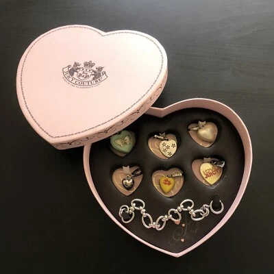 Juego de inicio de pulsera vintage Y2K Juicy Couture con dije corazón plateado caja de chocolate Foto 1 de 4