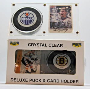 NHL Wayne Gretzky Edmonton Oilers & John Bucyk Boston Bruins Hockey Puck & Card - Foto 1 di 24