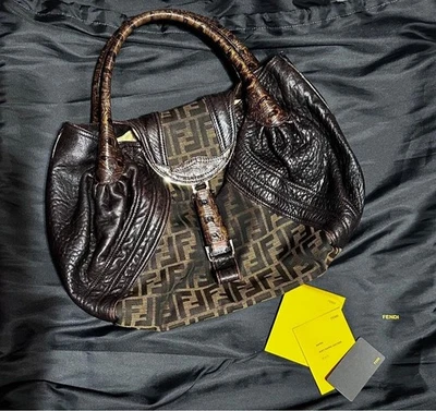 Bolso Espía FENDI Marrón Lona Zucca Bolso de Mano Asas Tejidas De Colección Usado Foto 1 de 4