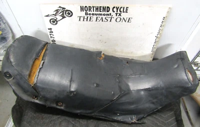 Оригинальное седло поддона сиденья 82-83 Yamaha Turbo Seca XJ650 L 16G-W2472-00-00 ST871 - Изображение 1 из 4