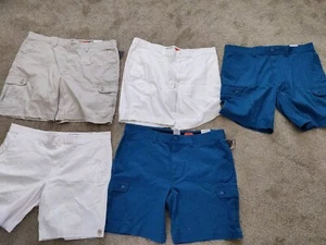(5) St Johns Bay Shorts Size 44 Cargo Mens NWT Comfort Stretch Blue White Khaki - Picture 1 of 8