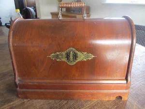 Sehr Alte Singer Nähmaschine im Holzkoffer ca. 1900 Verzierungen und Ornamente - Bild 1 von 10