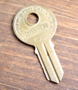 VTG Niessen Bros Key Blank Uncut Gold Tone Numbered "701 H" Small Decorative Key - Picture 1 of 8