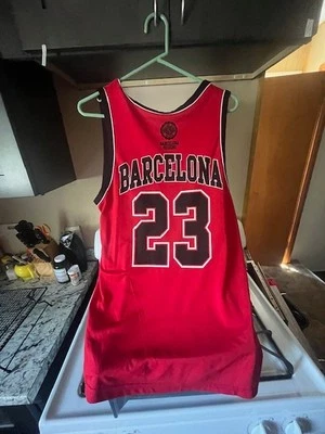 Camiseta Barcelona Designs Colección Universitaria 23 Hombre Talla XXL Roja/Negro/Blanca Nueva Foto 1 de 4