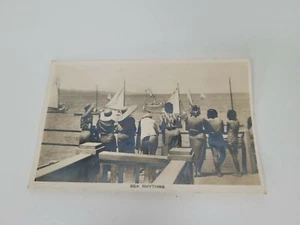 RPPC Mujeres en Trajes de Baño Velero Barco Reino Unido Foto Británica Postal Ritmos Marinos - Imagen 1 de 2