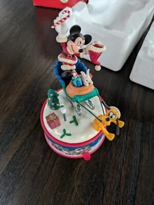 Aiutanti Segreti di Babbo Natale Mini Action Musical Disney Topolino Pluto Natale Enesco - Foto 1 di 9