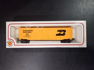 Bachmann HO Scale Burlington Northern BN 26534 50' Plug Door Box Car - Picture 1 of 6