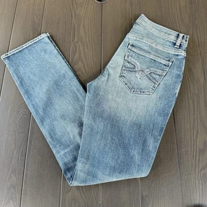 Jeans BKE Hebilla Alec Pierna Recta Para Hombre 32x34 Azul Lavado Premium Elastizado Denim - Imagen 1 de 13