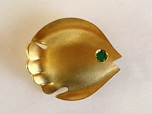 Tiffany & Co. 1991 18k Yellow Gold Fish with Emerald Eye Pin - Picture 1 of 7