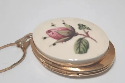 Medallón Pintado a Mano Rosa Blanco Porcelana Tono Dorado 1.5"×1" Foto 1 de 4