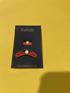Boomerang Aboriginal Flag Enamel Pin Badge Brooch Indigenous NAIDOC - Picture 1 of 5