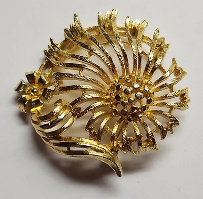 Vintage Signed Lisner Gold Tone Flower Pin - Image 1 of 4
