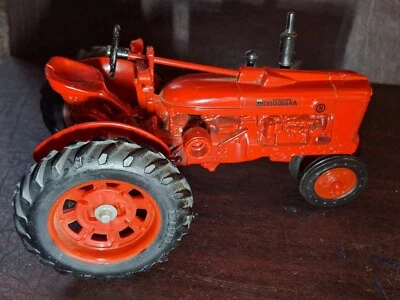 Farmall H Tractor Red 1986 SPECIAL EDITION ERTL Metal 1/16 Scale  - Image 1 of 4