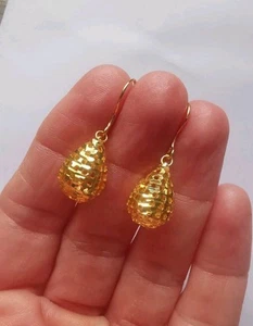 Pendientes colgantes de plata de ley con patrón recortado y superpuesto de oro R5L - Imagen 1 de 3