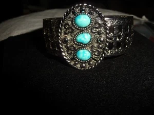 SARAH COV OPEN CUT TEXTURED SILVER TONE CUFF W TURQUOIED 1.5'' W BRACELET #26/19 - Picture 1 of 5