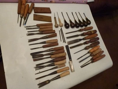 CARVIND CHISELS, GOUGES AND GRAVERS , 2 SLIP STONES + STAR PUNCHES - Image 1 of 4