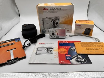 Cámara digital KODAK EasyShare M753 en caja con batería, cargador y tarjeta SD Foto 1 de 4