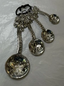 Schmetterling & Gänseblümchen Silber Ton Metall Küche Messlöffel 4 Stück Set - Bild 1 von 11
