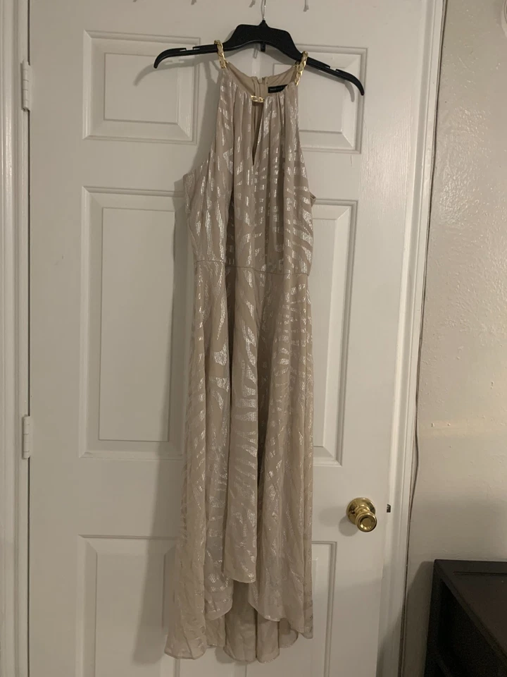 Vestido Feminino White House Black Market Tamanho 12 Bege Brilhante Semi Formal Alto Baixo - Imagem 1 de 4