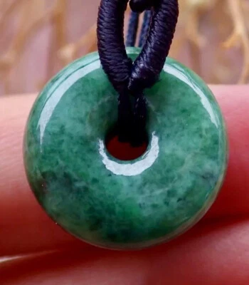 COLGANTE BIRMANO FINO BRILLANTE VERDE ESMERALDA HELADA JADEÍTA JADE A DONUT 22 quilates Foto 1 de 4