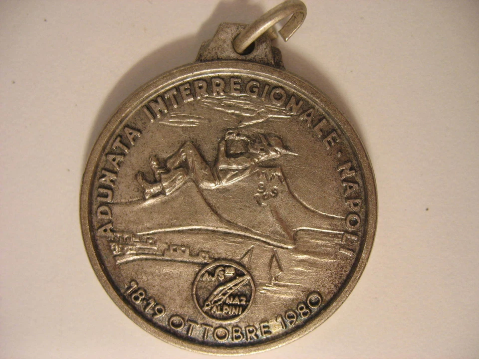 MEDAGLIE ALPINI NAPOLI ADUNATA INTERREGIONALE 1980 50° FONDAZIONE ALPINE MEDALS - Immagine 1 di 1