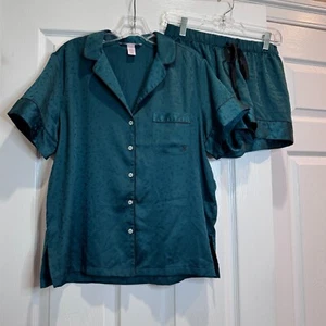 Victoria’s Secret Satin Pajama Set 2pc Green Stars Black Piping Short Slv Small - Picture 1 of 24
