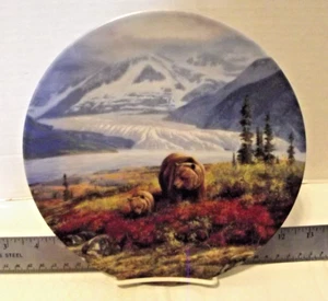 Alaska: The Last Frontier/Autumn Grandeur 8 1/4" Plate, 1992 George - Bild 1 von 3