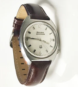 Reloj Bulova Accutron 34,79 mm vintage estuche plateado con correa de cuero marrón genuino - Imagen 1 de 7