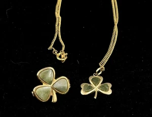 Collana a forma di quadrifoglio celtico marmo verde Connemara 10" oro catena e spilla SET - Foto 1 di 11