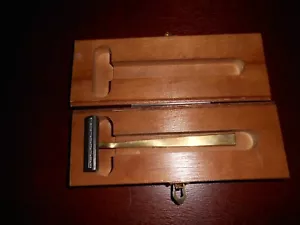 VINTAGE SOLID BRASS RAZOR in WOOD CASE - Picture 1 of 4