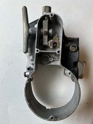 铃木 TC125 左发动机盖点火盖有轻微损坏。 1976-1977 — 第 1/4 张图片