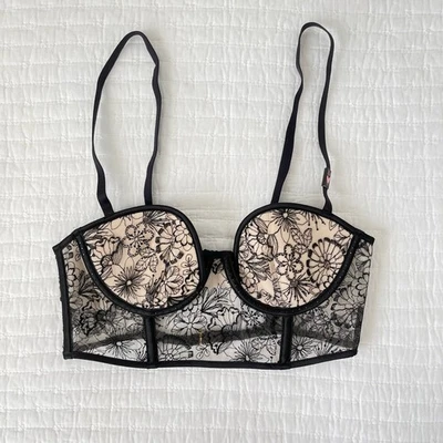 Nuevo con etiquetas Sujetador Bustier Victoria's Secret Bordado de Encaje en Nude/Negro Talla 32C Foto 1 de 4