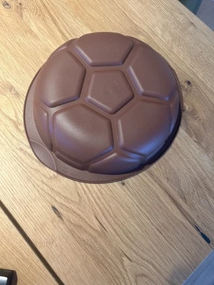Tupperware Silikon Backform Fussball Phantasie Braun NEU - Bild 1 von 2