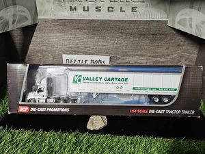 Remolque tractor DCP Freightliner Cascadia cabina corta escala 1:64 -Valley Cartage  - Imagen 1 de 13