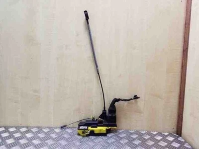 Cerradura puerta trasera derecha VOLVO XC70 II 30699756 2.4 diésel 136kw 2006 26102327 Foto 1 de 4