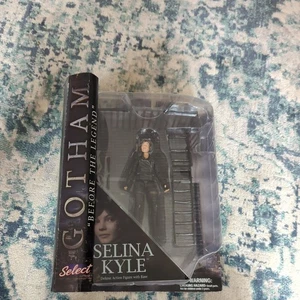 Brand New & Factory Sealed - Diamond Select Gotham Selina Kyle Action Figure - Picture 1 of 4