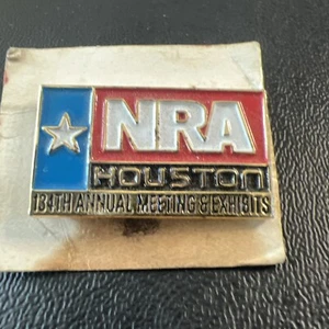 ⭐️ NRA Houston 134th Annual Meet Hat Lapel Gun Pin - National Rifle Association. - Picture 1 of 6
